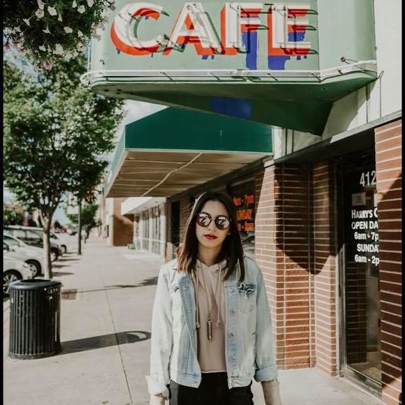 Meet your Posher, Devin - Picture 1 of 1